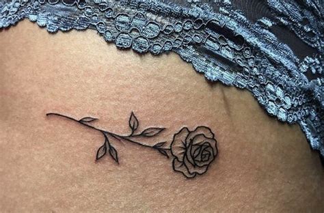 tatuajes de flores en los gluteos|Ideas de Tatuajes Pequeños para los Glúteos: Guía。